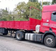 Secuestran un camión y arrestan al conductor por alcoholemia positiva tras un siniestro vial
