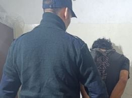 Golpeó y amenazó de muerte a su hermano