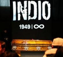 De forma pacífica y organizada, miles de fanáticos despiden al Indio Solari