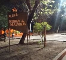 Vecinos reclaman la remodelación de la Plaza Héroes de Malvinas y denuncian abandono