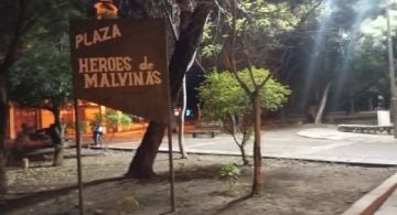 Vecinos reclaman la remodelación de la Plaza Héroes de Malvinas y denuncian abandono