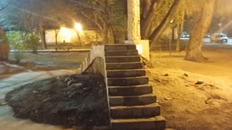 Vecinos reclaman la remodelación de la Plaza Héroes de Malvinas y denuncian abandono