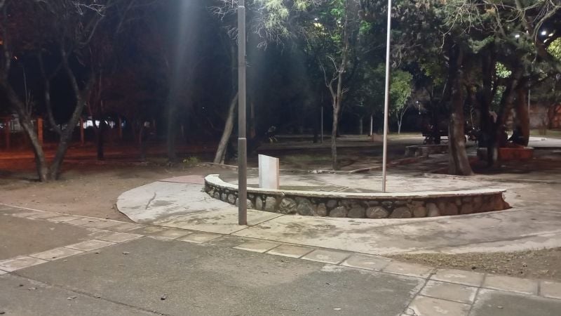 Vecinos reclaman la remodelación de la Plaza Héroes de Malvinas y denuncian abandono