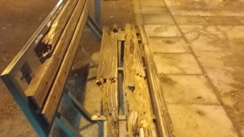 Vecinos reclaman la remodelación de la Plaza Héroes de Malvinas y denuncian abandono