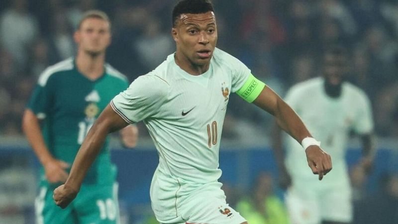 Dembelé reclamó a Mbappé que “ponga más…”